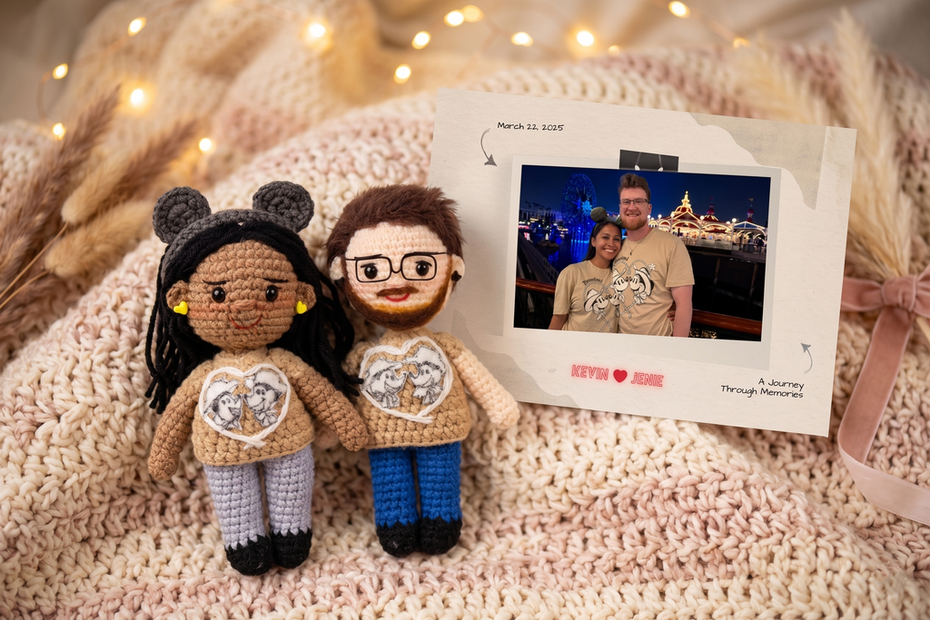 Personalized Crochet Doll for Couple with Photo Memory Card “A Journey Through Memories”